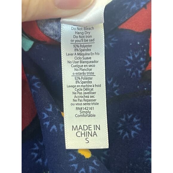 NWT LuLaRoe Classic T Shirt Size S – Holiday Cardinals & Lights Print Soft - Picture 4 of 8